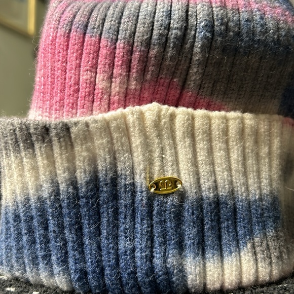 Lemonwood Toque with Pom Pom - Picture 11 of 14
